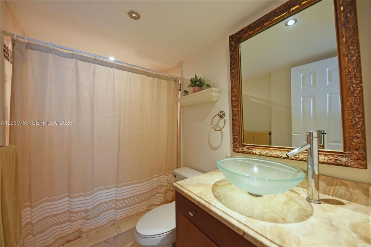 2016 Bay Dr , Unit 201, Miami Beach, FL 33141 Photo