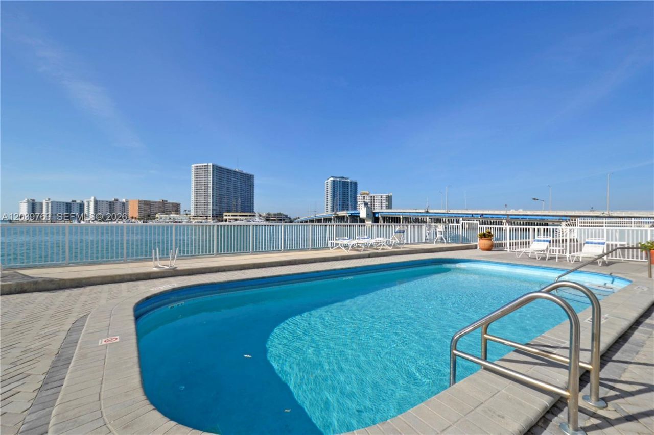 2016 Bay Dr , Unit 201, Miami Beach, FL 33141 Photo