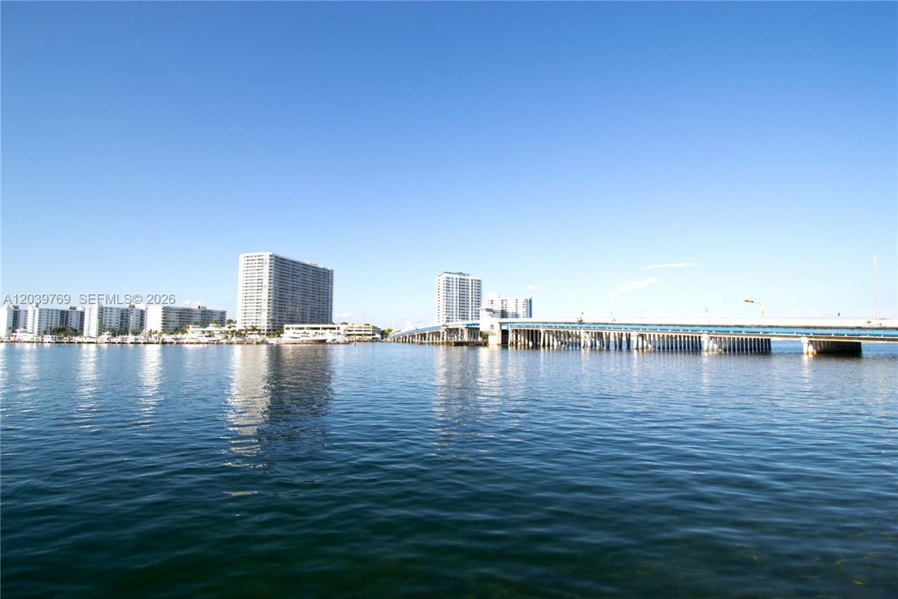 2016 Bay Dr , Unit 201, Miami Beach, FL 33141 Photo