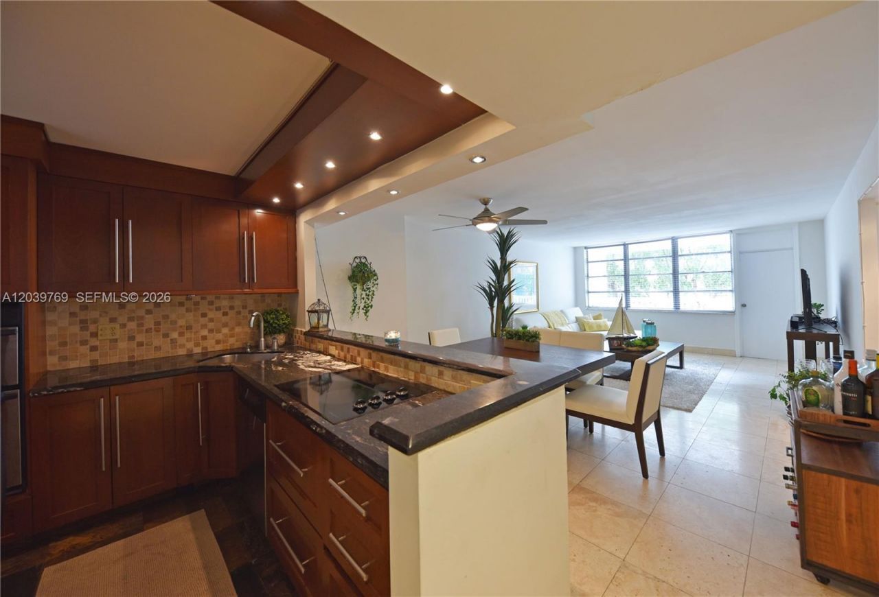 2016 Bay Dr , Unit 201, Miami Beach, FL 33141 Photo