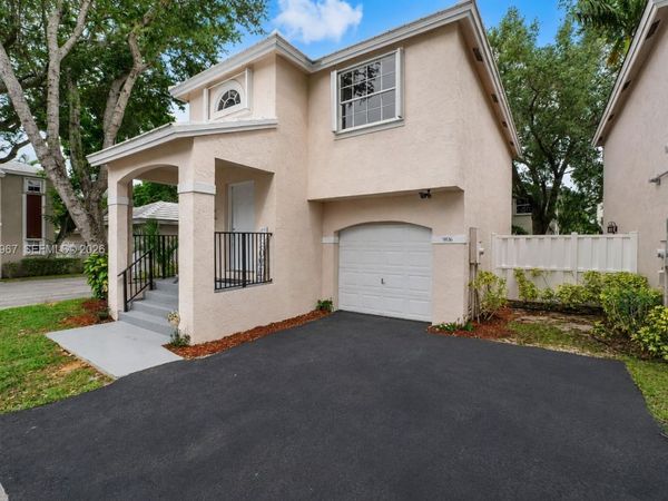 9836 NW 2nd Ct, Plantation, FL 33324