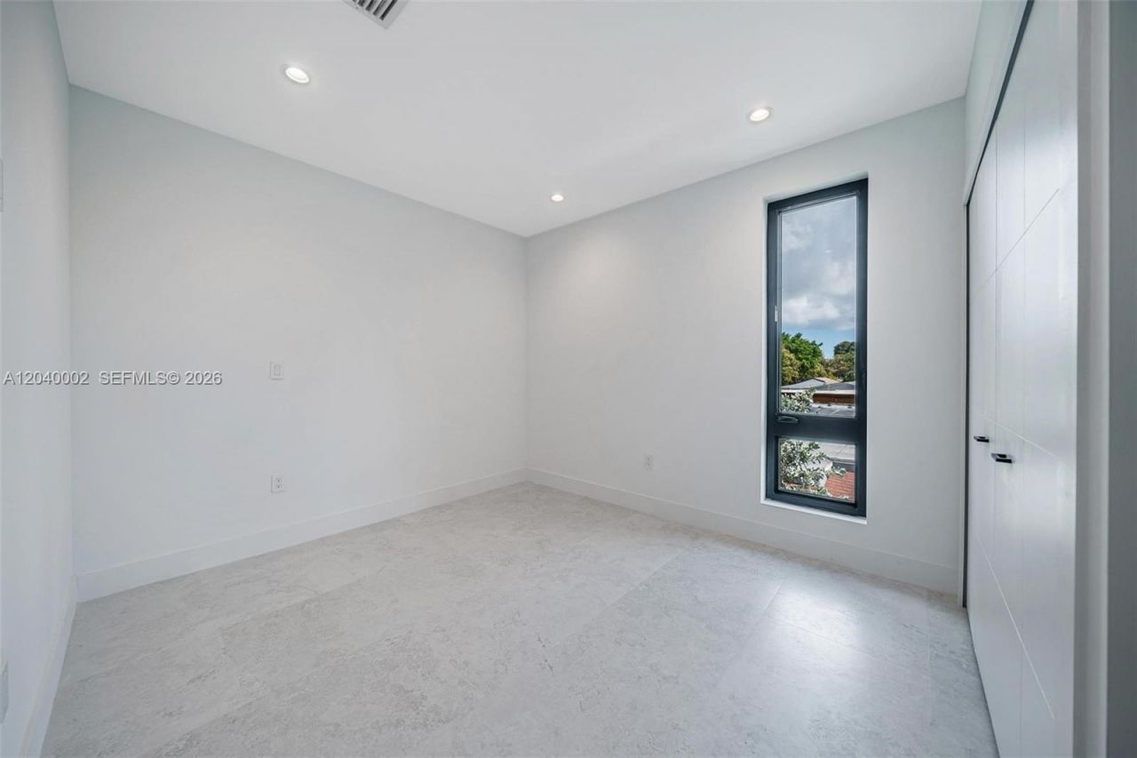 2939 SW 21st St , Miami, FL 33145 Photo