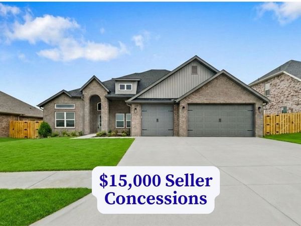 2400 Charles Street , Pea Ridge, AR 72751