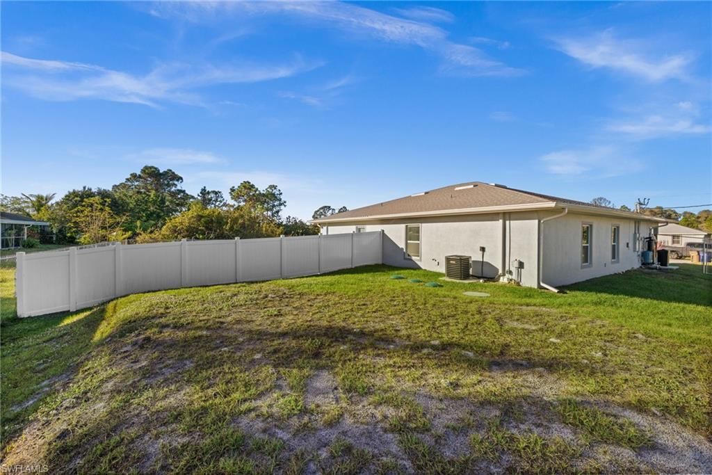 915-917 Graystone Ave, Lehigh Acres, FL 33974 Photo