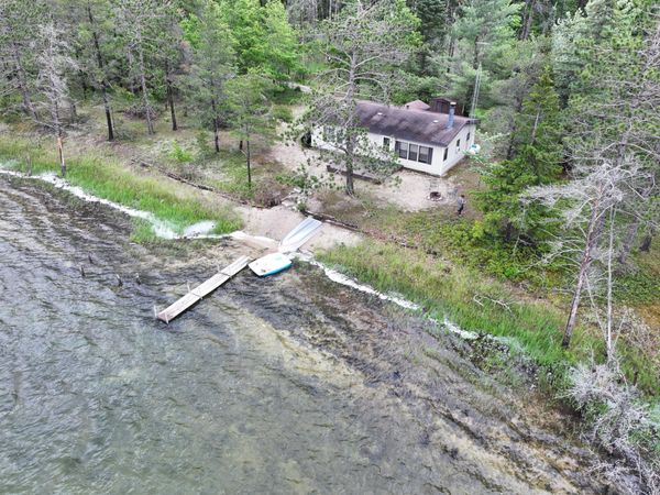 7584 Melvindale Camp Road, Johannesburg, MI 49751