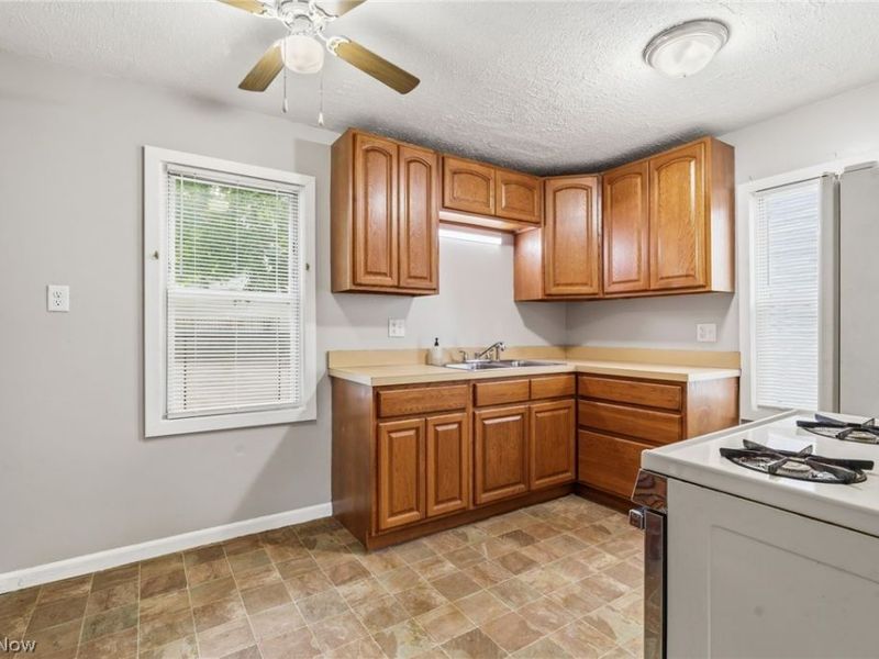 491-493 Delmar Avenue, Akron, OH 44310 Photo 9