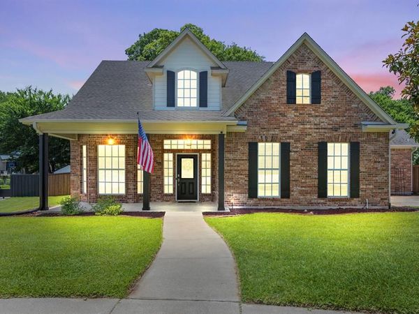 308 Leeward Circle, Azle, TX 76020