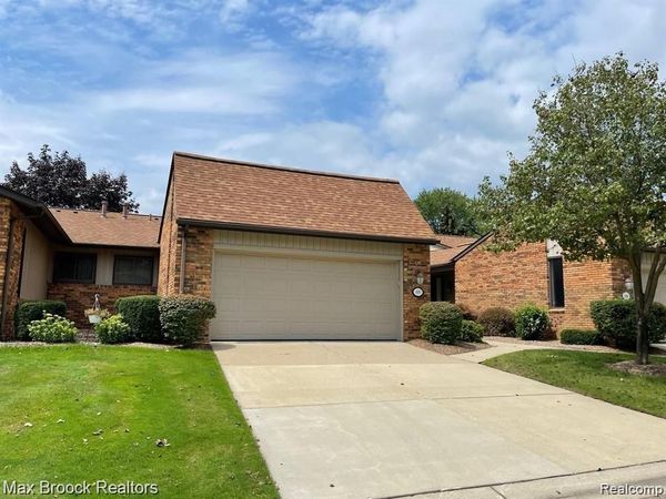 4585 Laurel Club Circle, West Bloomfield Twp, MI 48323
