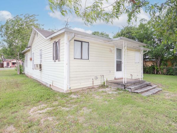 1902 17TH ST, Hondo, TX 78861