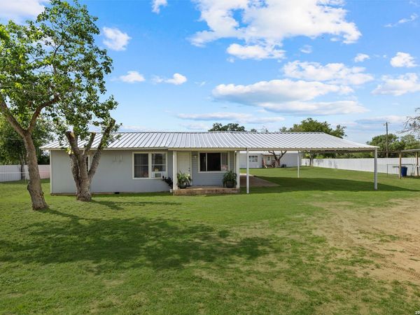 13950 Ih 35, Moore, TX 78057