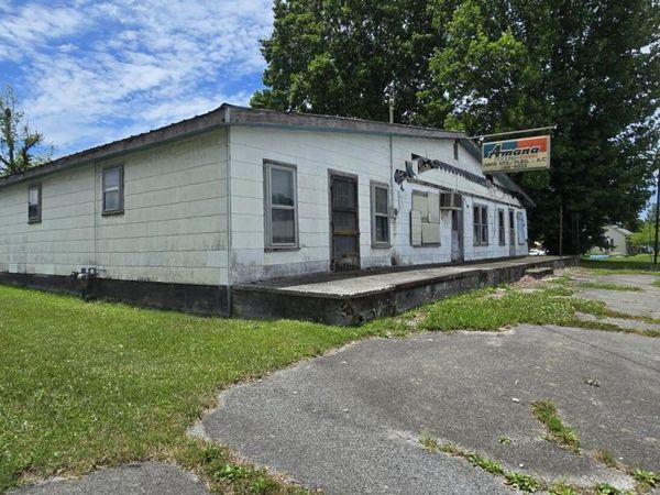 599 W 3rd Ave, Oneida, TN 37841