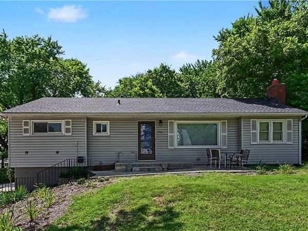 7940 N Broadway Street, Kansas City, MO 64118