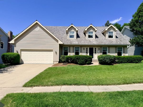 1137 LOYOLA Drive , Libertyville, IL 60048