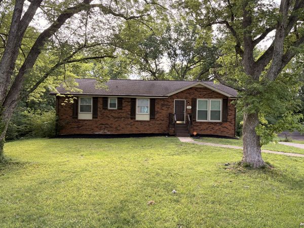 210 Maplewood Dr , Clarksville, TN 37042