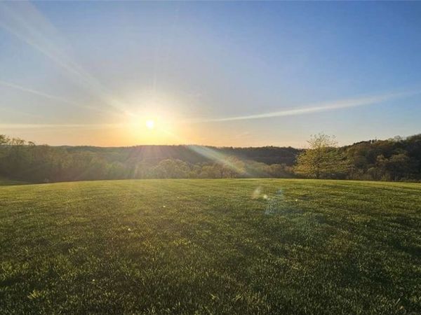 469 Dutchman Run Rd , Lower Burrell, PA 15068