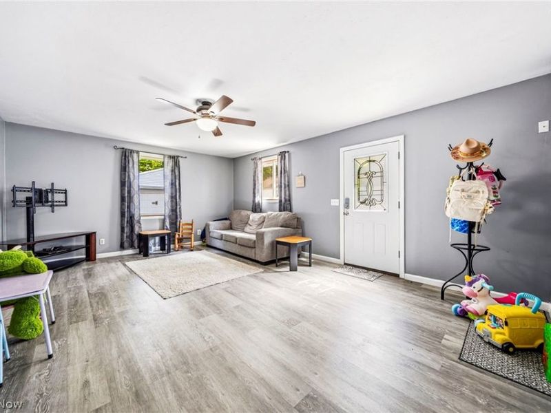 7519 Pinehurst Drive, Mentor on the Lake, OH 44060 Photo 5