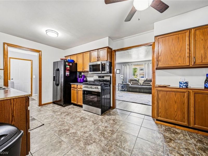 7519 Pinehurst Drive, Mentor on the Lake, OH 44060 Photo 7