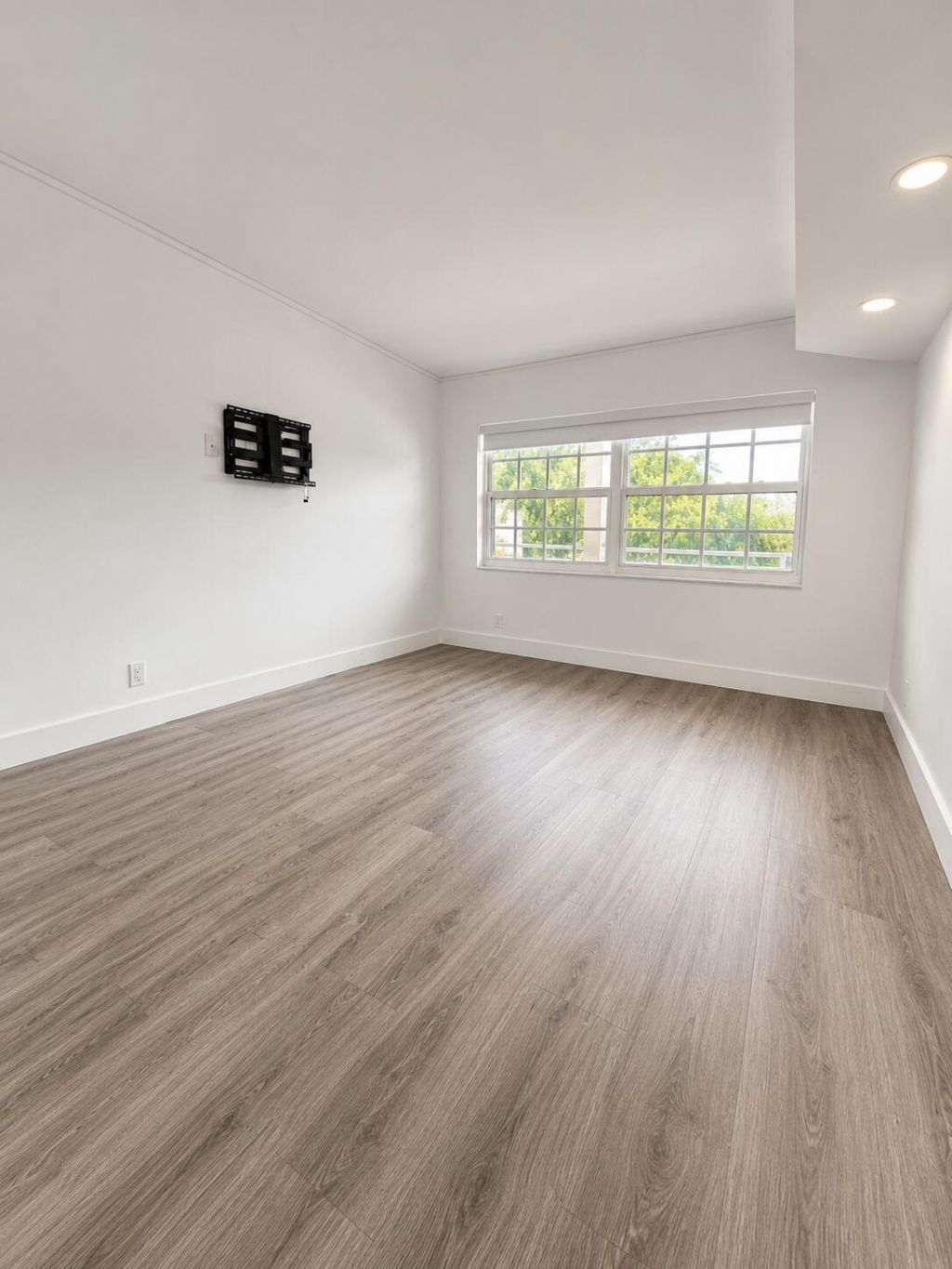 3930 Oaks Clubhouse Drive, Unit 303, Pompano Beach, FL 33069 Photo