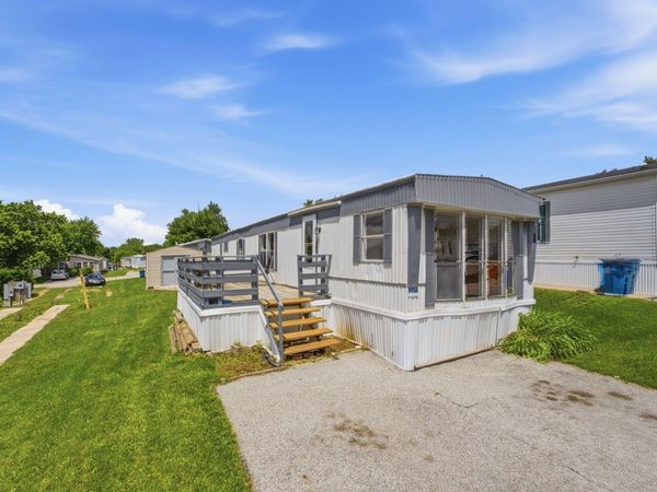 5026 N CLARK, Davenport, IA 52806