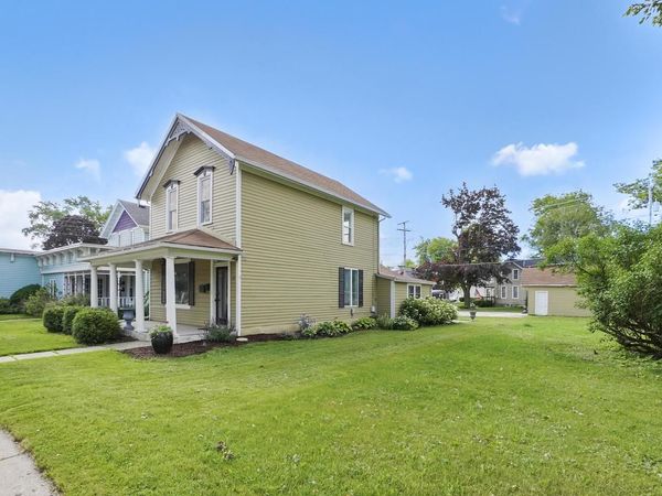 338 Oakton AVENUE, Pewaukee, WI 53072