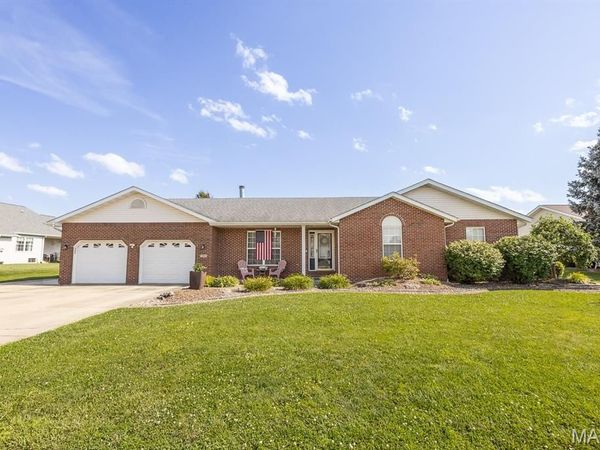 310 Coventry Way , Highland, IL 62249