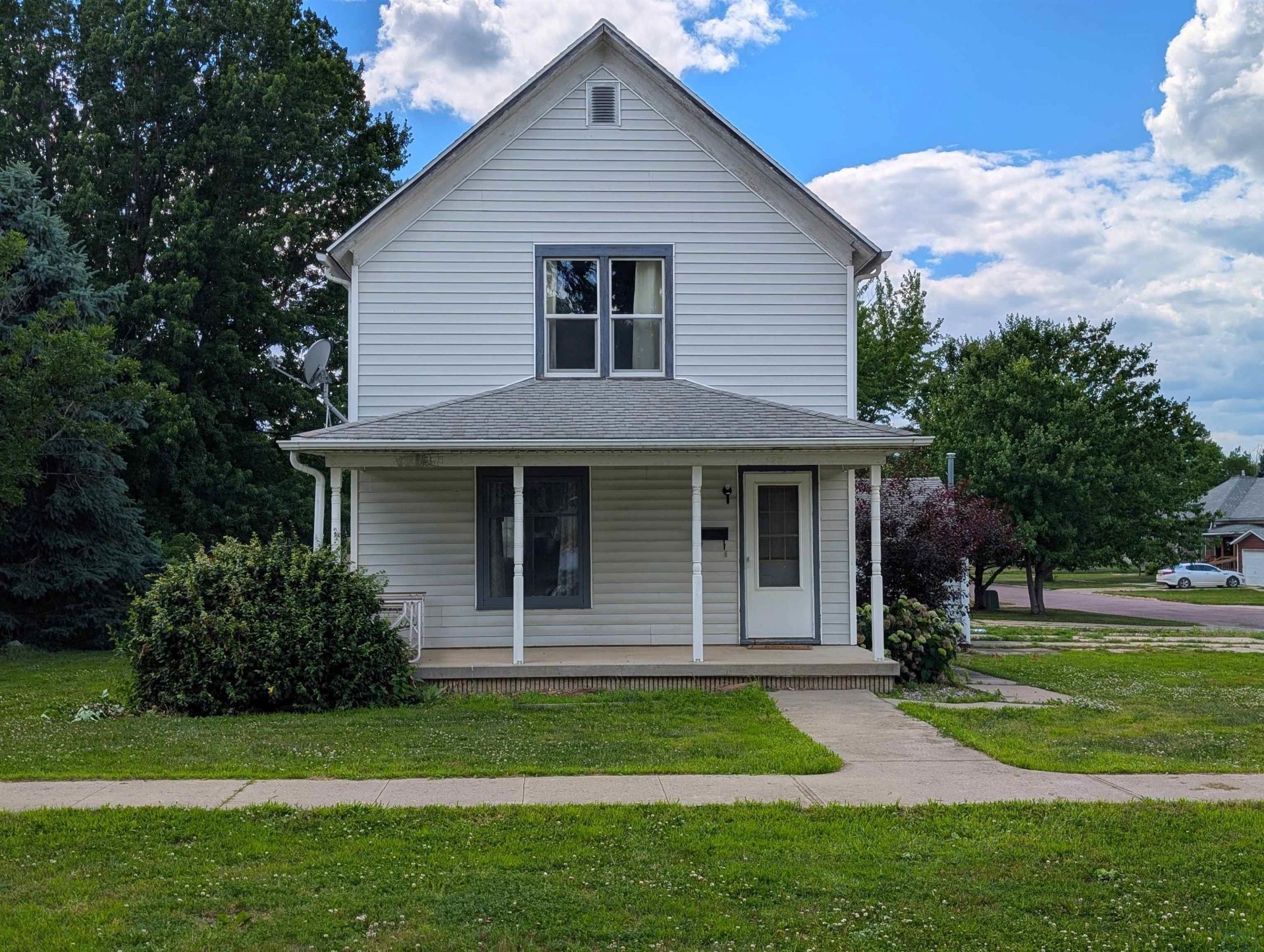 1321 Ave I Hawarden, IA 51023