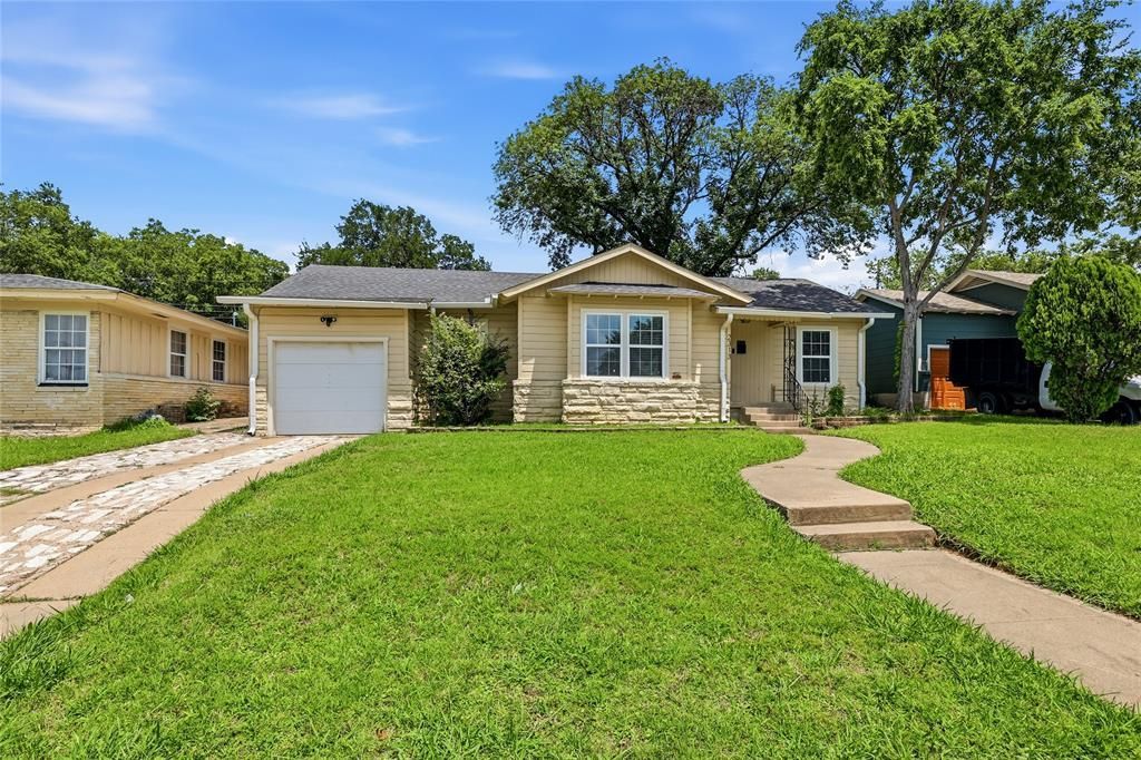 2313 Grandview Drive, Fort Worth, TX 76112 Main Photo