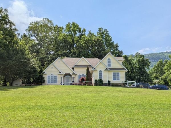 221 Jason Patrick Dr , Whitwell, TN 37397