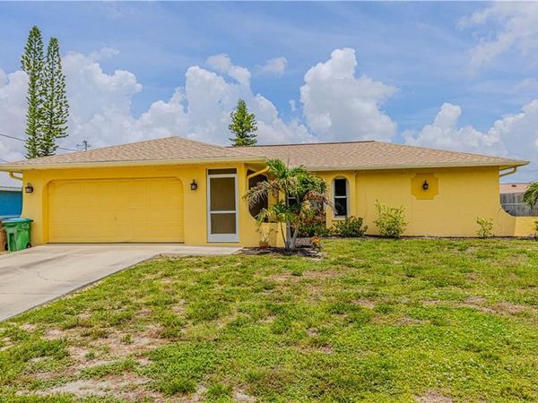 1112 SE 13th PL , CAPE CORAL, FL 33990