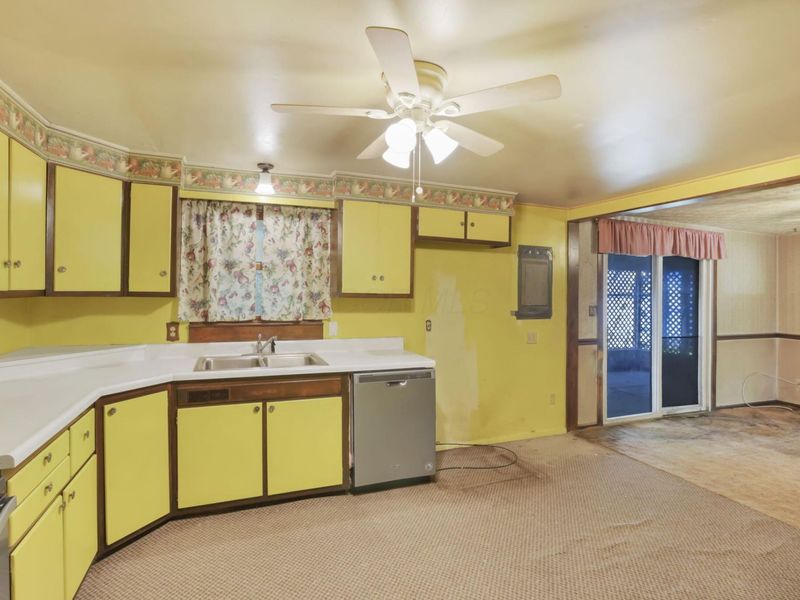 7043 Shaulis Drive, Reynoldsburg, OH 43068 Photo 11