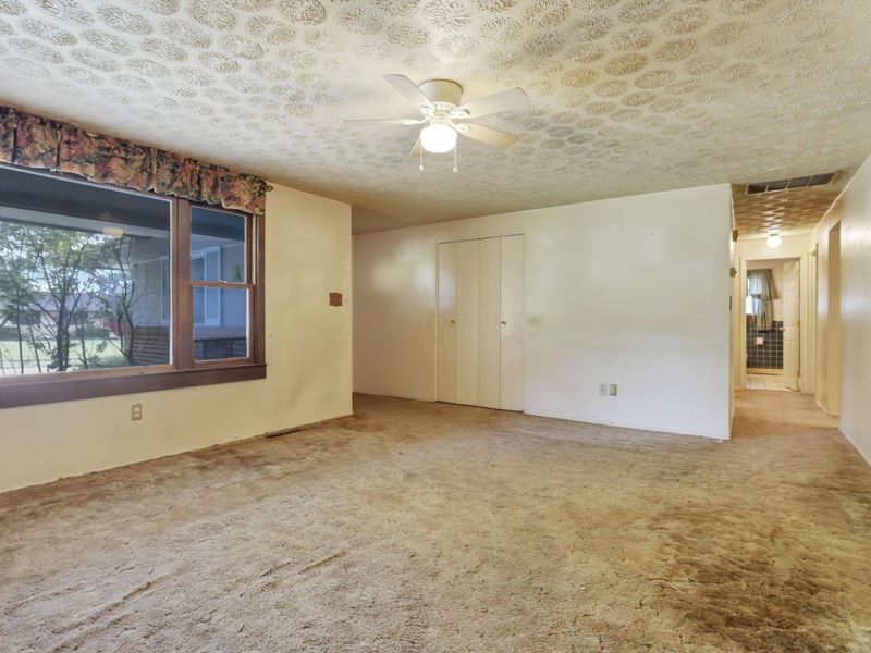 7043 Shaulis Drive, Reynoldsburg, OH 43068 Photo 6