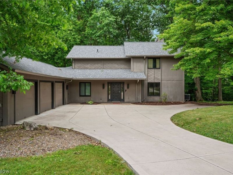 10934 Fawn Meadow Lane, Strongsville, OH 44149 Photo 2