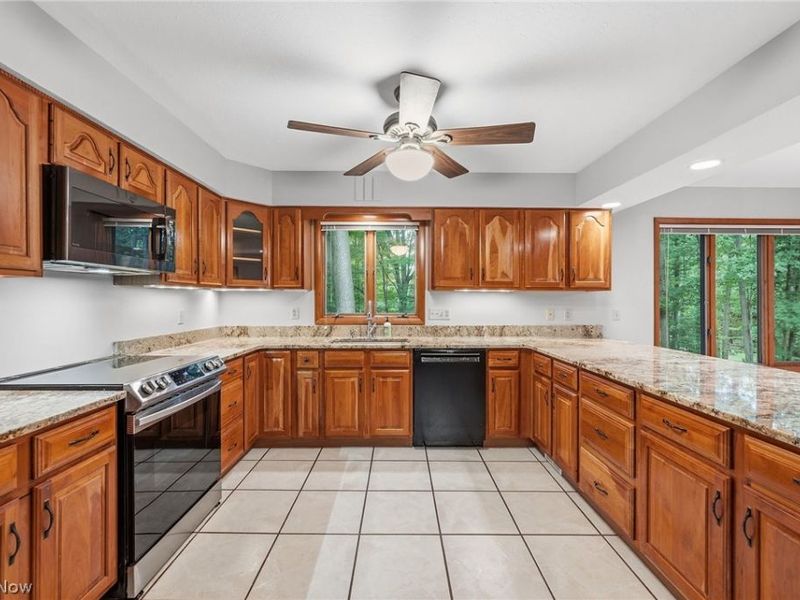 10934 Fawn Meadow Lane, Strongsville, OH 44149 Photo 24