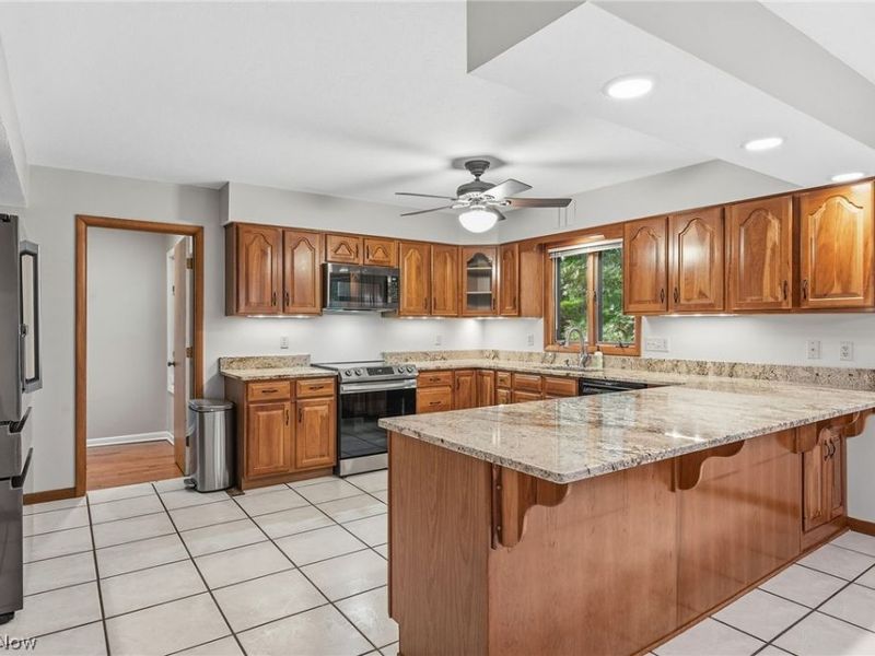 10934 Fawn Meadow Lane, Strongsville, OH 44149 Photo 3