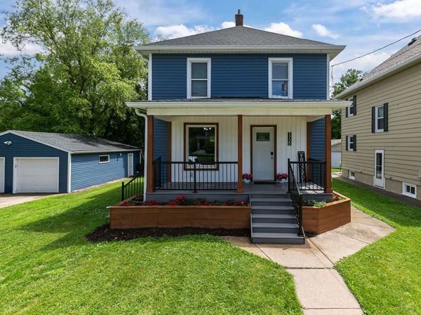 1720 28th Avenue , Moline, IL 61265