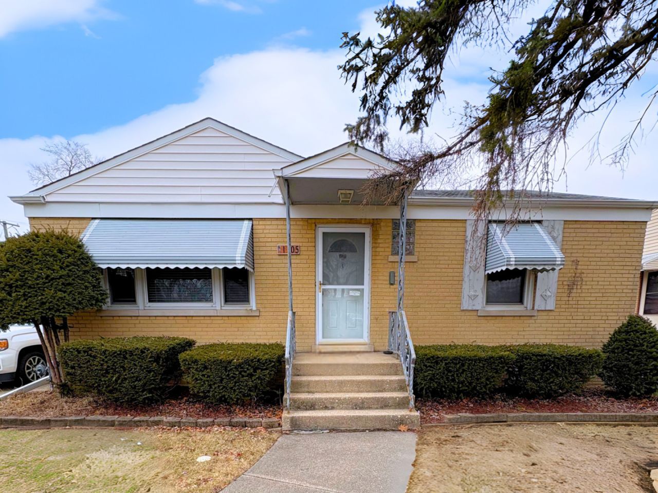1105 E Oak Avenue, La Grange Park, IL 60526 Main Photo