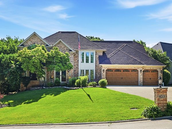 8701 LAKE RIDGE Drive , Darien, IL 60561