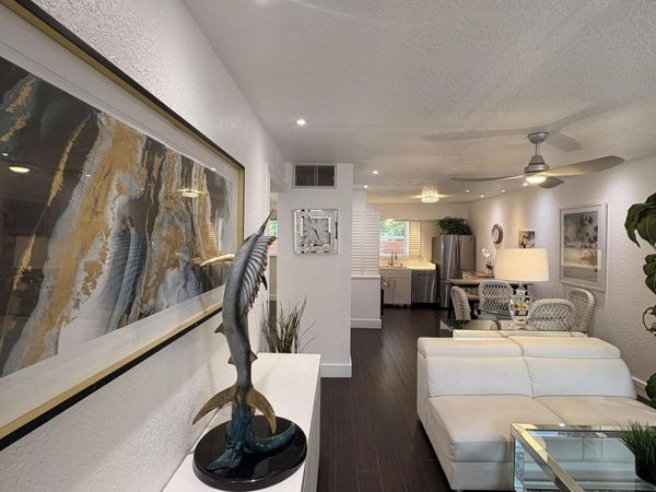 601 SE 5th Court, Unit 102, Fort Lauderdale, FL 33301