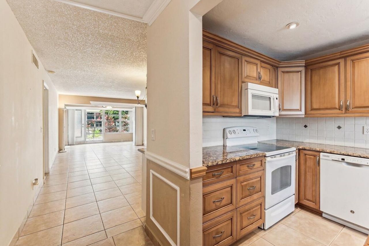 1051 Orange Terrace, Unit 103, Delray Beach, FL 33445 Photo