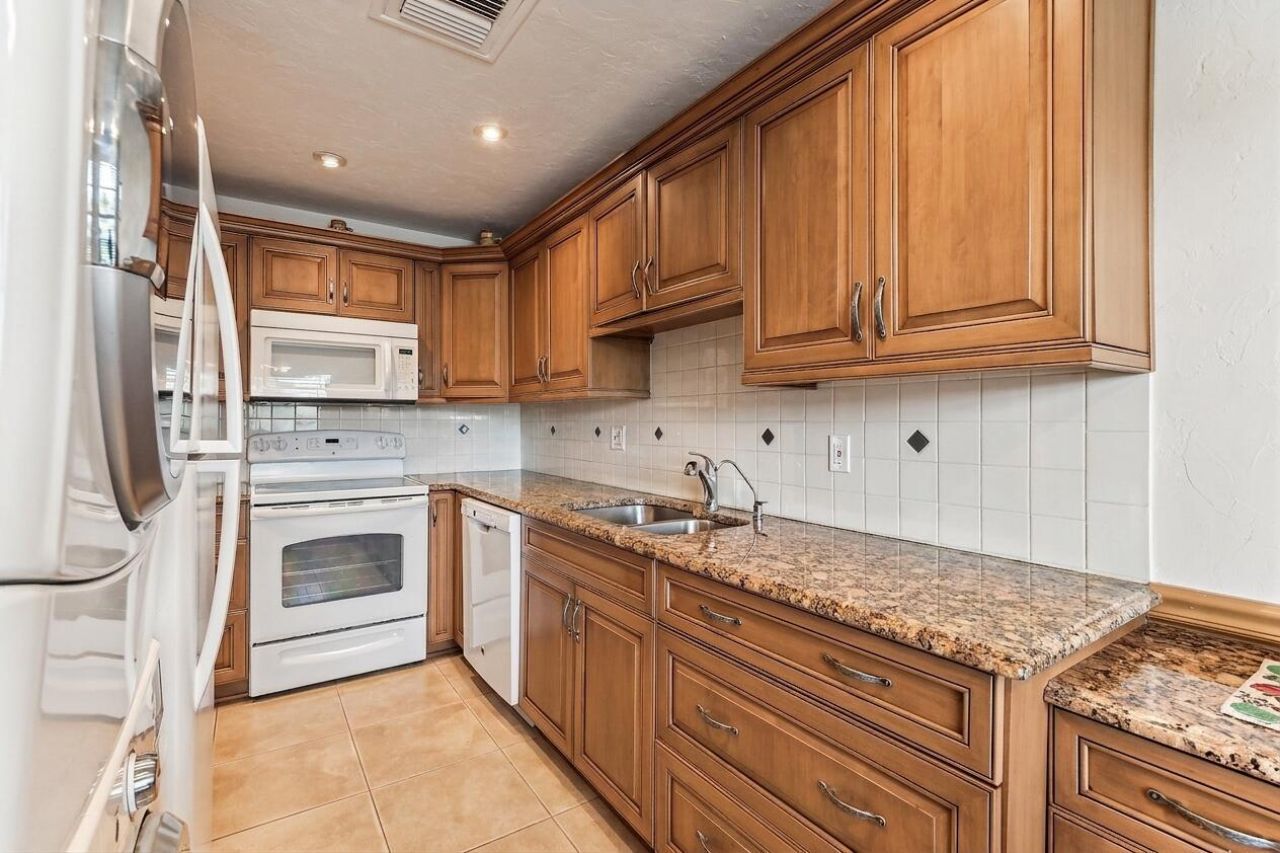 1051 Orange Terrace, Unit 103, Delray Beach, FL 33445 Photo