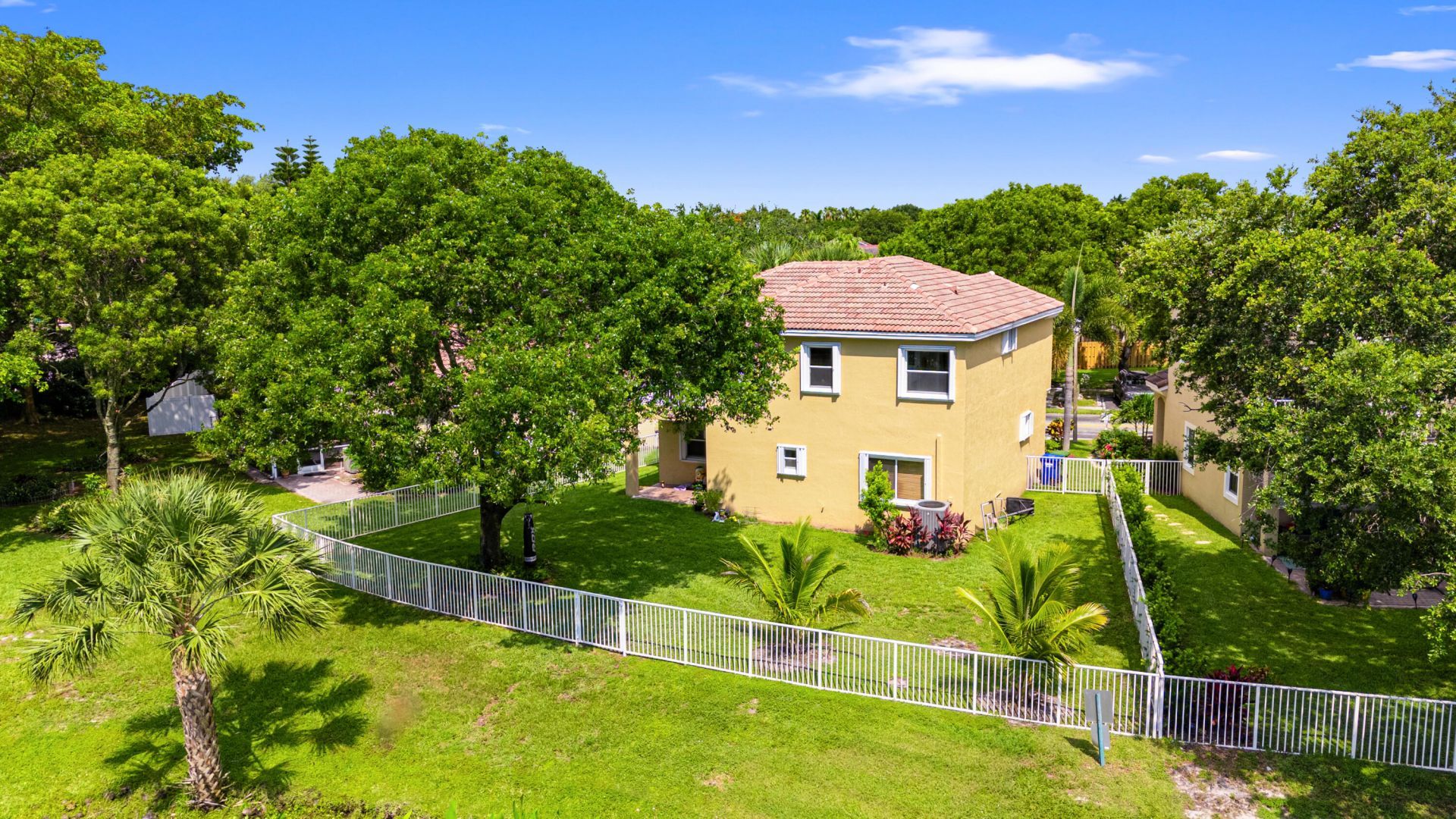 1753 NW 74th Way, Pembroke Pines, FL 33024 Photo