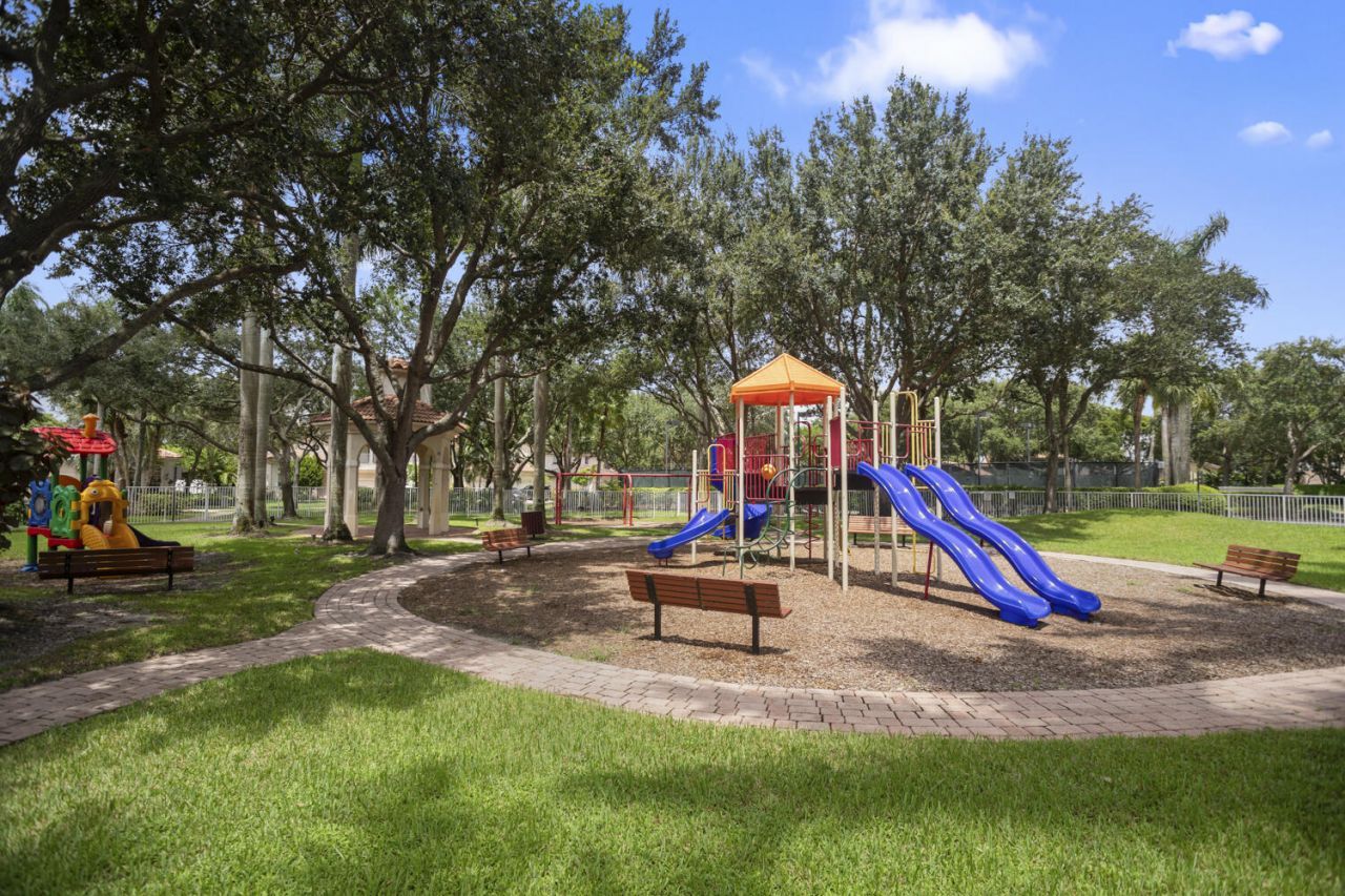 1753 NW 74th Way, Pembroke Pines, FL 33024 Photo