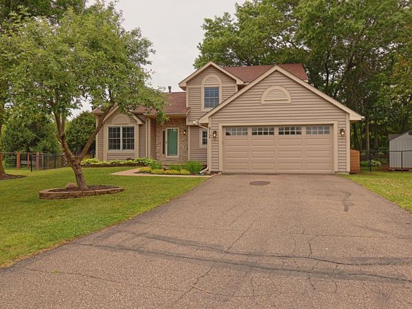 912 Moonlight Drive , Woodbury, MN 55125