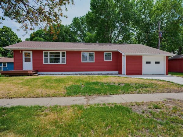 821 Ash Avenue , Bird Island, MN 55310
