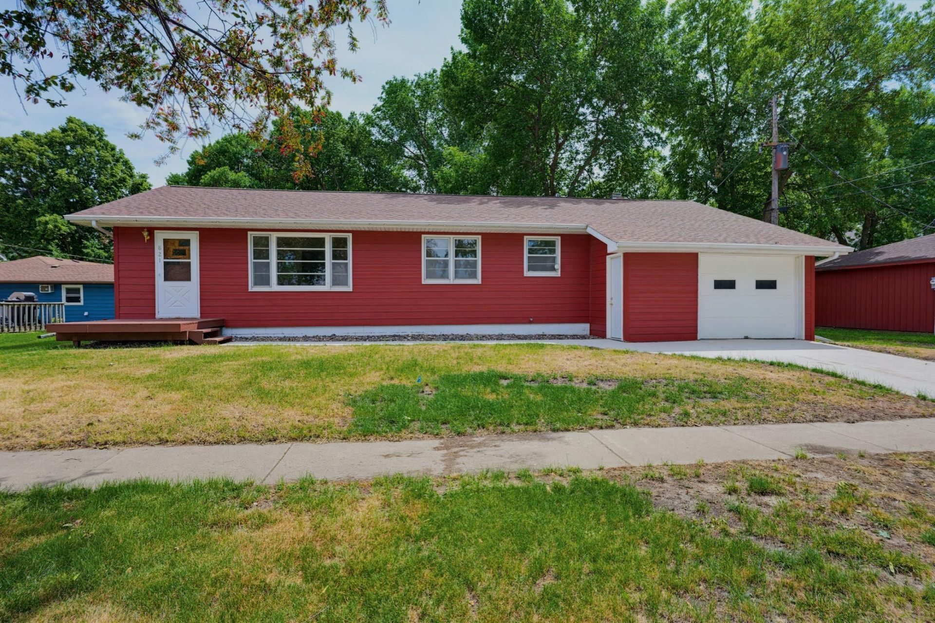 821 Ash Avenue , Bird Island, MN 55310