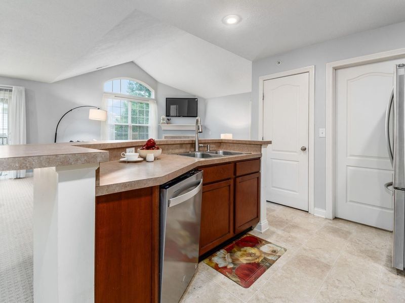 3973 Dinon Drive , Columbus, OH 43221 Photo 4