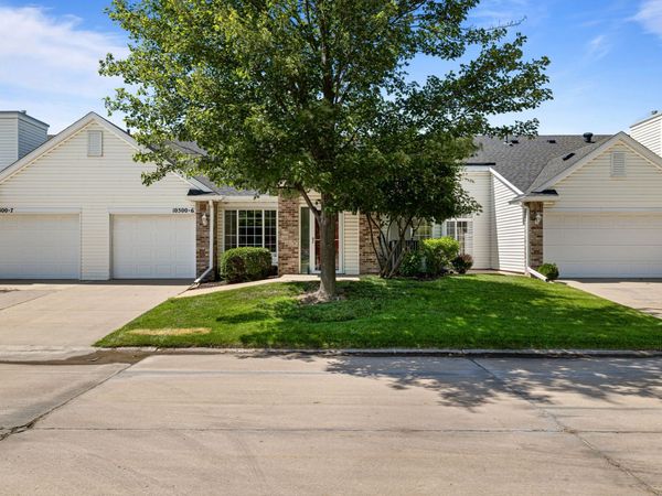 10500 Meredith Drive, Unit 6, Urbandale, IA 50322