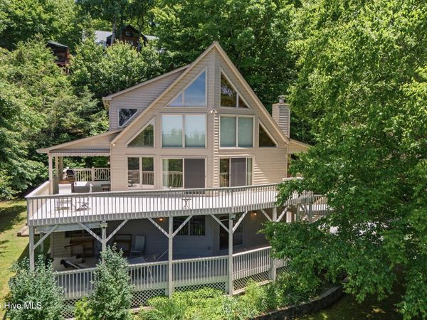 820 Chimney Ridge Drive , Topton, NC 28781