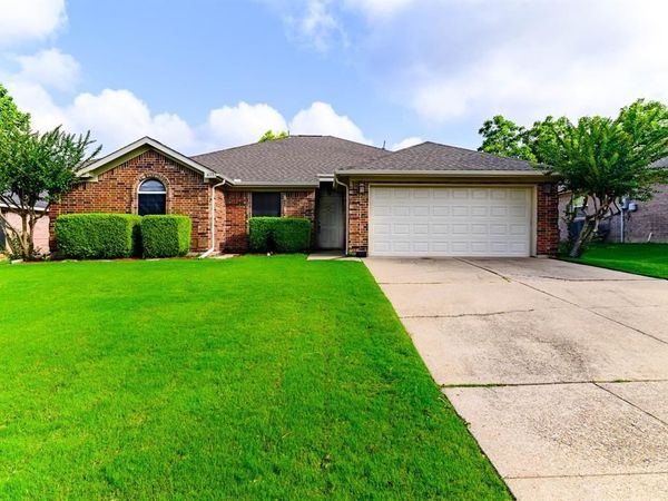 633 Manchester Drive, Mansfield, TX 76063