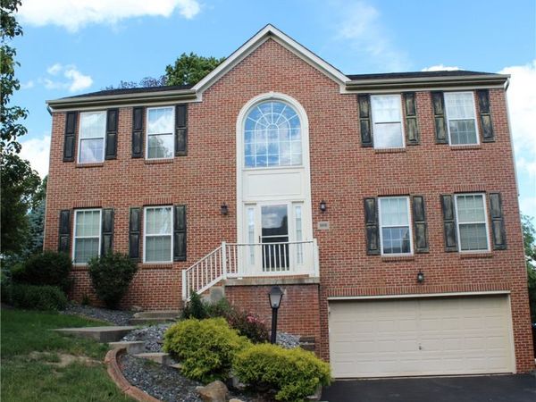 165 Hunters Run Dr, Coraopolis, PA 15108